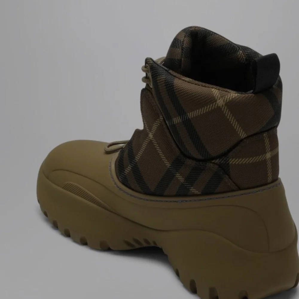 Burberry - Check Scoot Trek Furrow Boots NIB - Picture 7 of 9